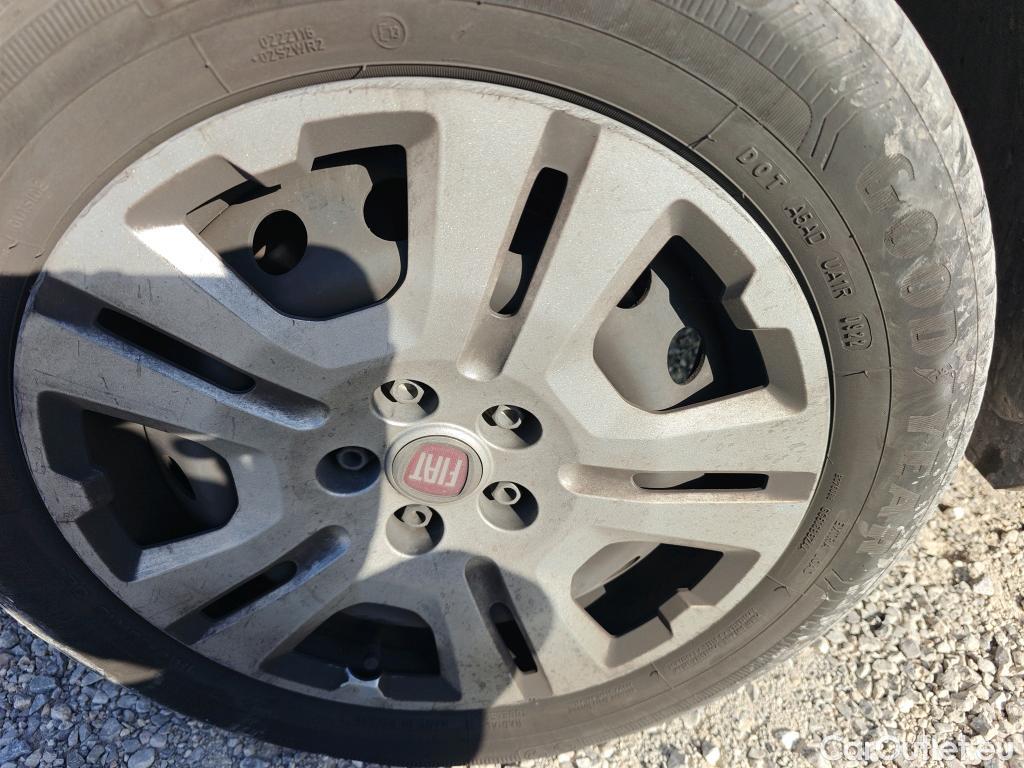  Fiat  Doblo FIAT Doblò Cargo/2015/4P/furgón derivado de turismo Cargo SX 1.6 Mjet 66kW (90CV) #25