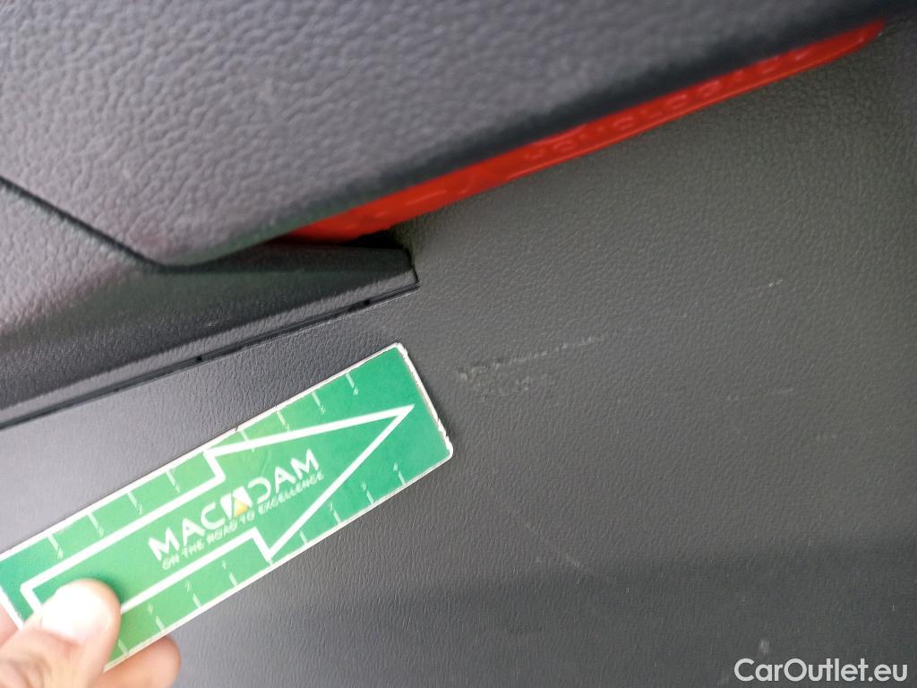  Volkswagen  Touran VOLKSWAGEN  / 2015 / 5P / monovolumen compacto Advance 1.6 TDI 85kW (115CV) DSG #35