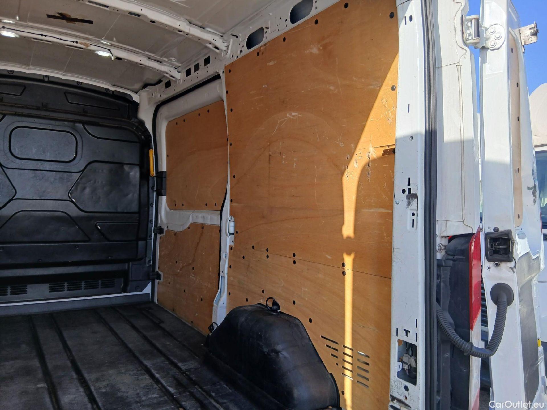  Ford  Transit FORD  / 2013 / 4P / furgón 310 96kW L2H2 Van Trend Delantera #27