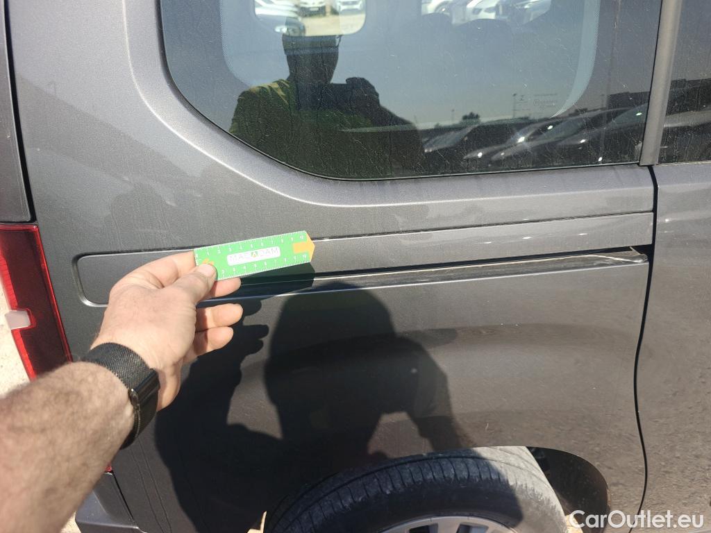  Opel  Combo OPEL  Life / 2018 / 5P / monovolumen compacto 1.5 TD 75kW (100CV) S/S Selective L #32