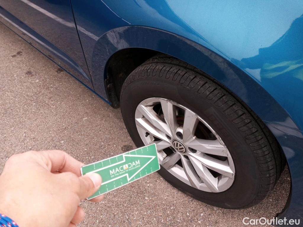  Volkswagen  Touran VOLKSWAGEN  / 2015 / 5P / monovolumen compacto Advance 1.6 TDI 85kW (115CV) DSG #22