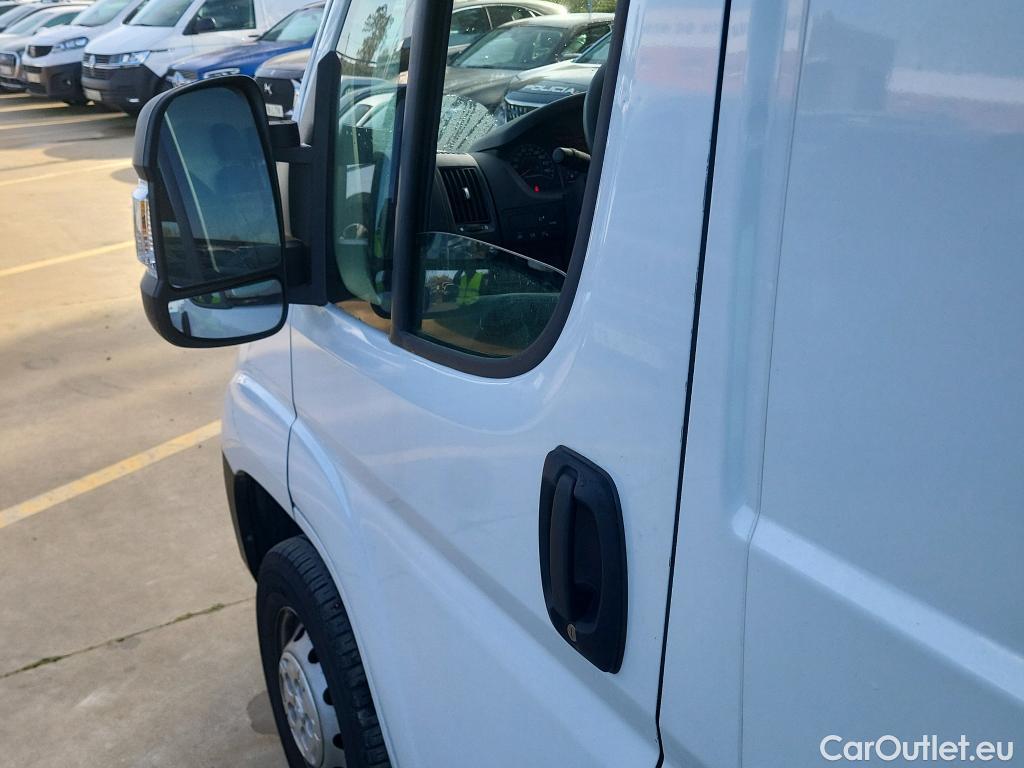  Peugeot  Boxer PEUGEOT  / 2014 / 4P / furgón 333 L2 H2 BHDI 88kW (120CV) S&S 6 V. M #21
