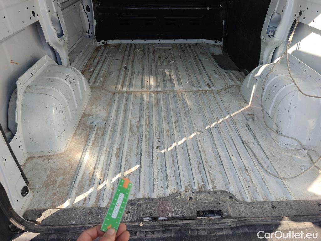  Renault  Trafic RENAULT  / 2021 / 4P / furgón Furgón L1H1 Blue dCi 96 Kw (130 CV) (AC2) #9