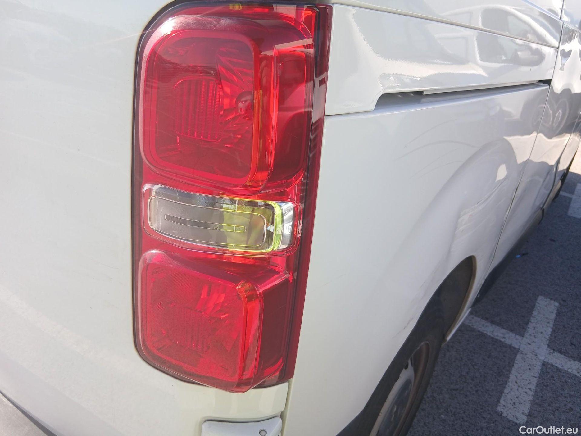  Peugeot  Expert PEUGEOT  / 2016 / 4P / furgón Furgón Pro 2.0 BlueHDi 120 S&S Standard (CX) #32