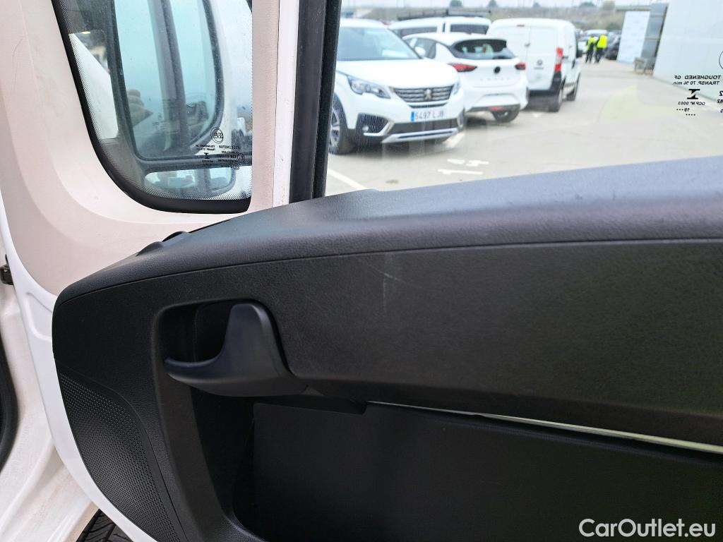  Peugeot  Boxer PEUGEOT  / 2014 / 4P / combi Combi 5/9 Pl 330 L1H1 BlueHDi 88KW (120) #44