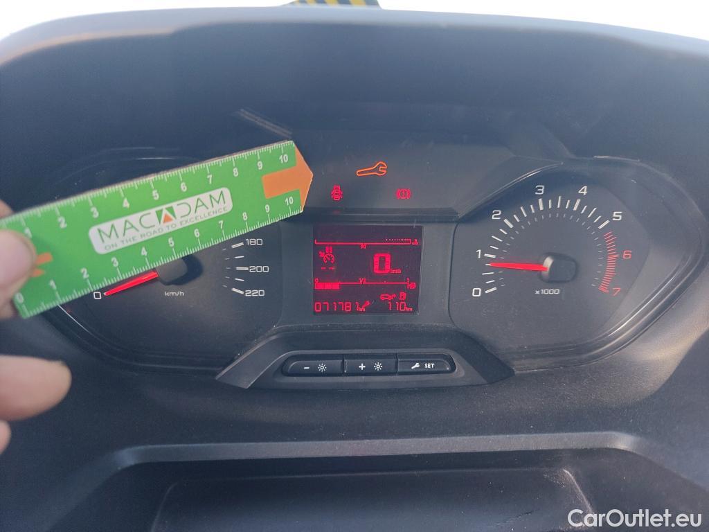  Peugeot  Partner PEUGEOT  / 2018 / 3P / furgón derivado de turismo Pro Standard 600kg BlueHDi 73kW (AC) #56