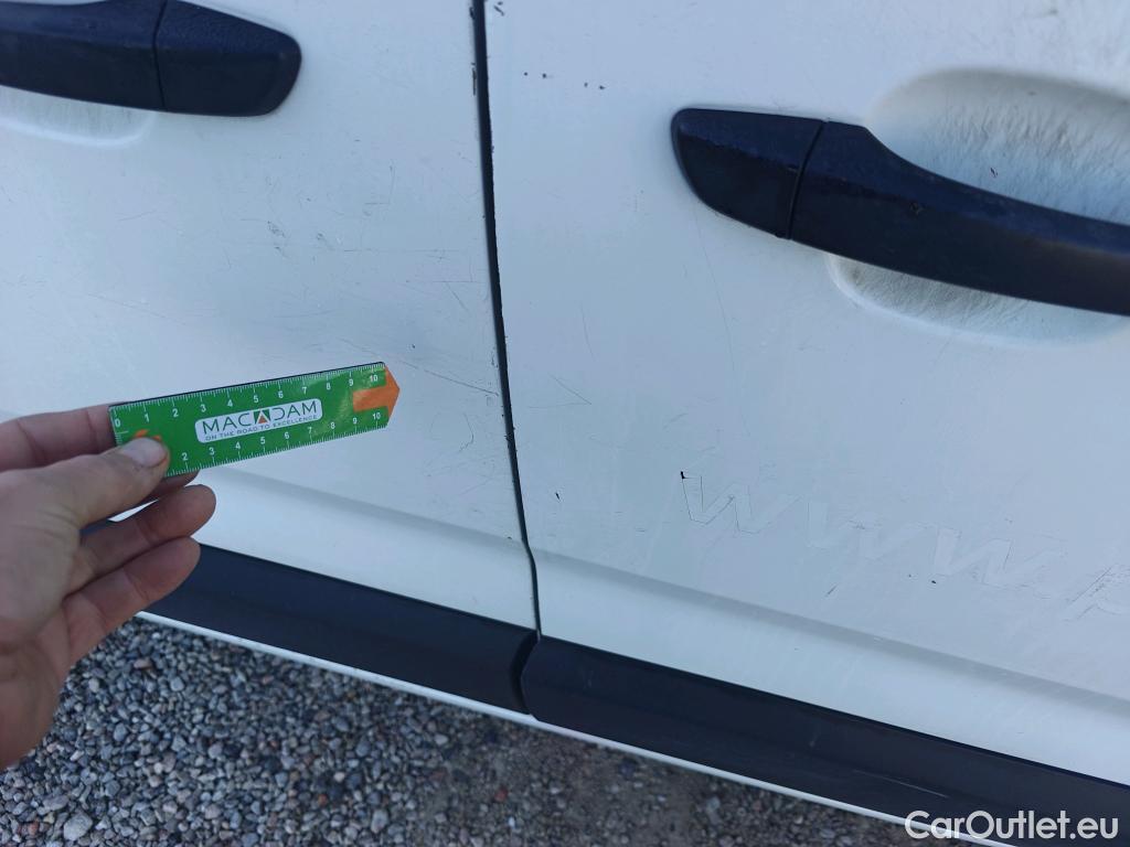  Peugeot  Partner PEUGEOT  / 2018 / 3P / furgón derivado de turismo Pro Standard 600kg BlueHDi 73kW (AC) #33