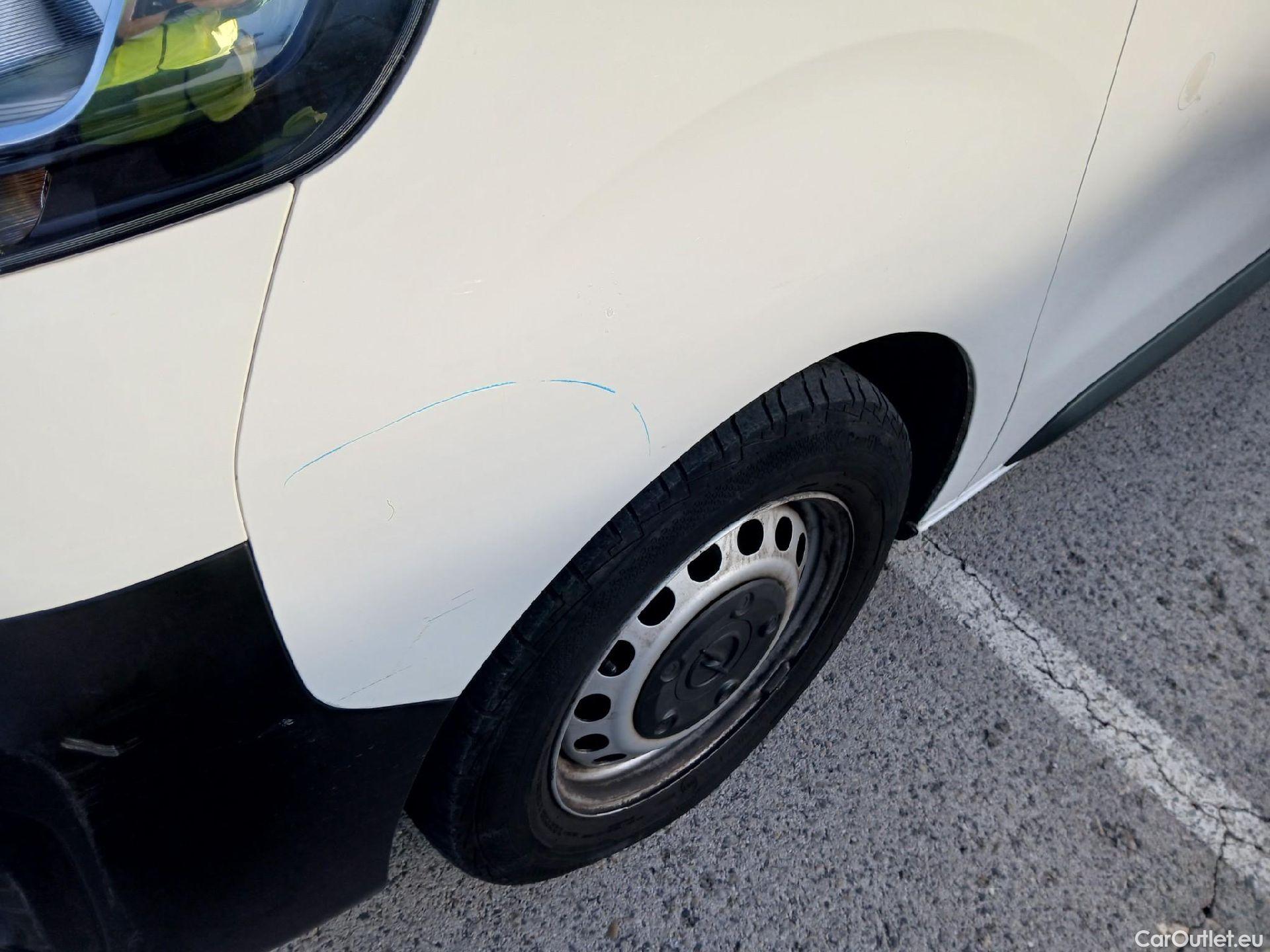  Opel  Vivaro OPEL  / 2019 / 4P / furgón  1.5 Diésel 74kW(100CV)M Std Exp #19