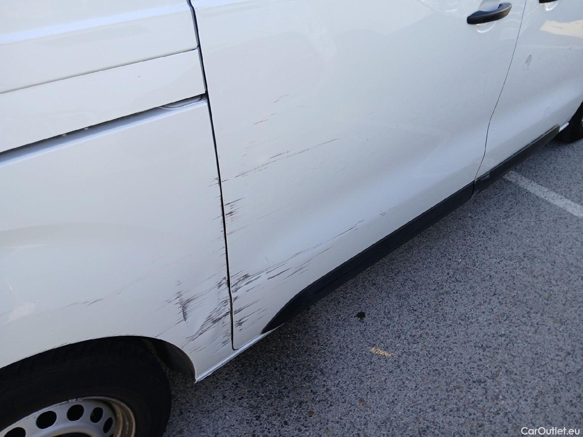  Opel  Vivaro OPEL  / 2019 / 4P / furgón  1.5 Diésel 74kW(100CV)M Std Exp #39