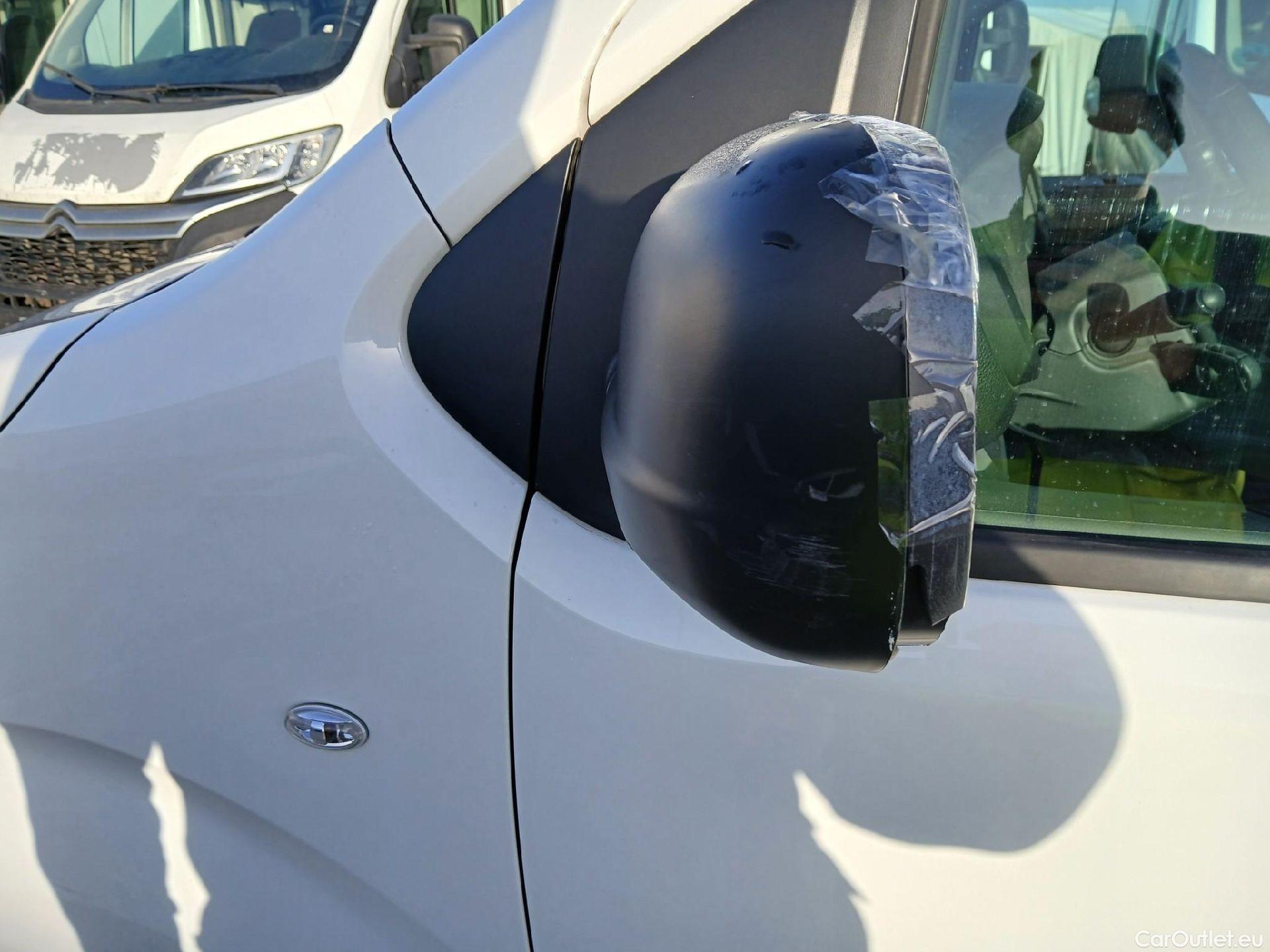  Opel  Vivaro OPEL  / 2019 / 4P / furgón  1.5 Diésel 74kW(100CV)M Std Exp #22