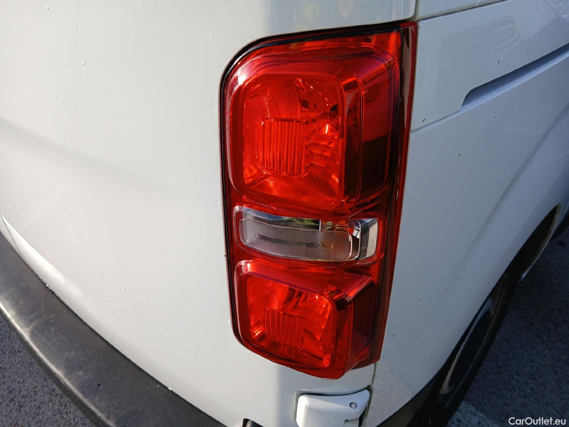  Opel  Vivaro OPEL  / 2019 / 4P / furgón  1.5 Diésel 74kW(100CV)M Std Exp #34