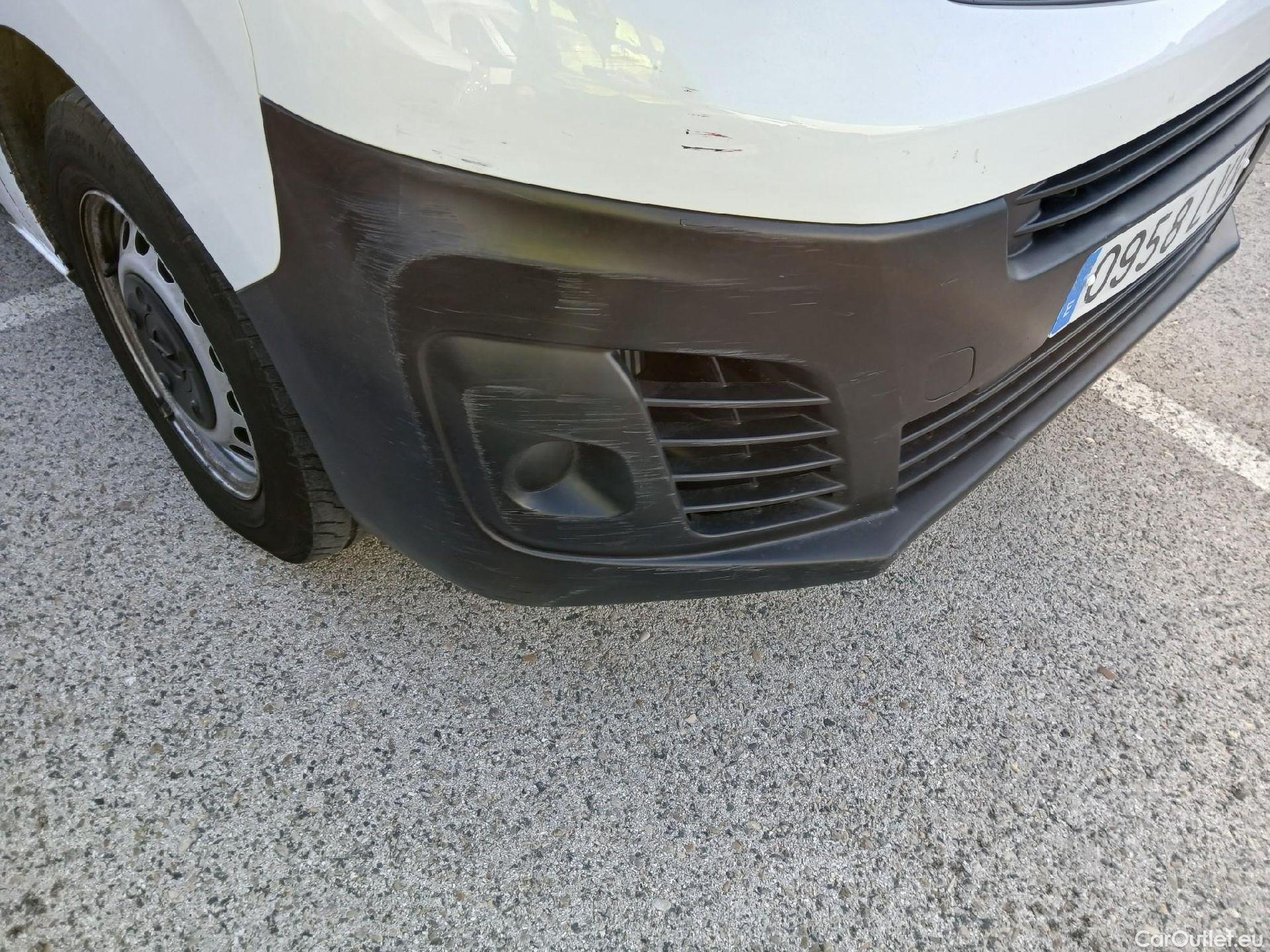  Opel  Vivaro OPEL  / 2019 / 4P / furgón  1.5 Diésel 74kW(100CV)M Std Exp #13