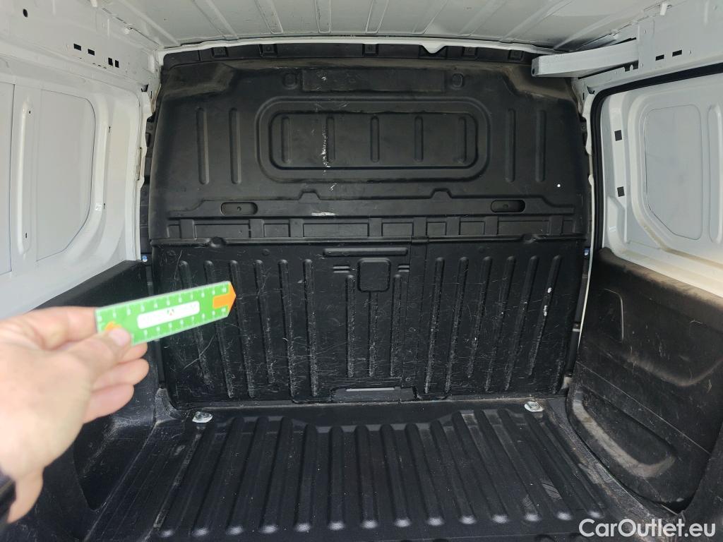  Peugeot  Partner PEUGEOT  / 2018 / 3P / furgón derivado de turismo Pro Standard 600kg BlueHDi 73kW (AC) #38