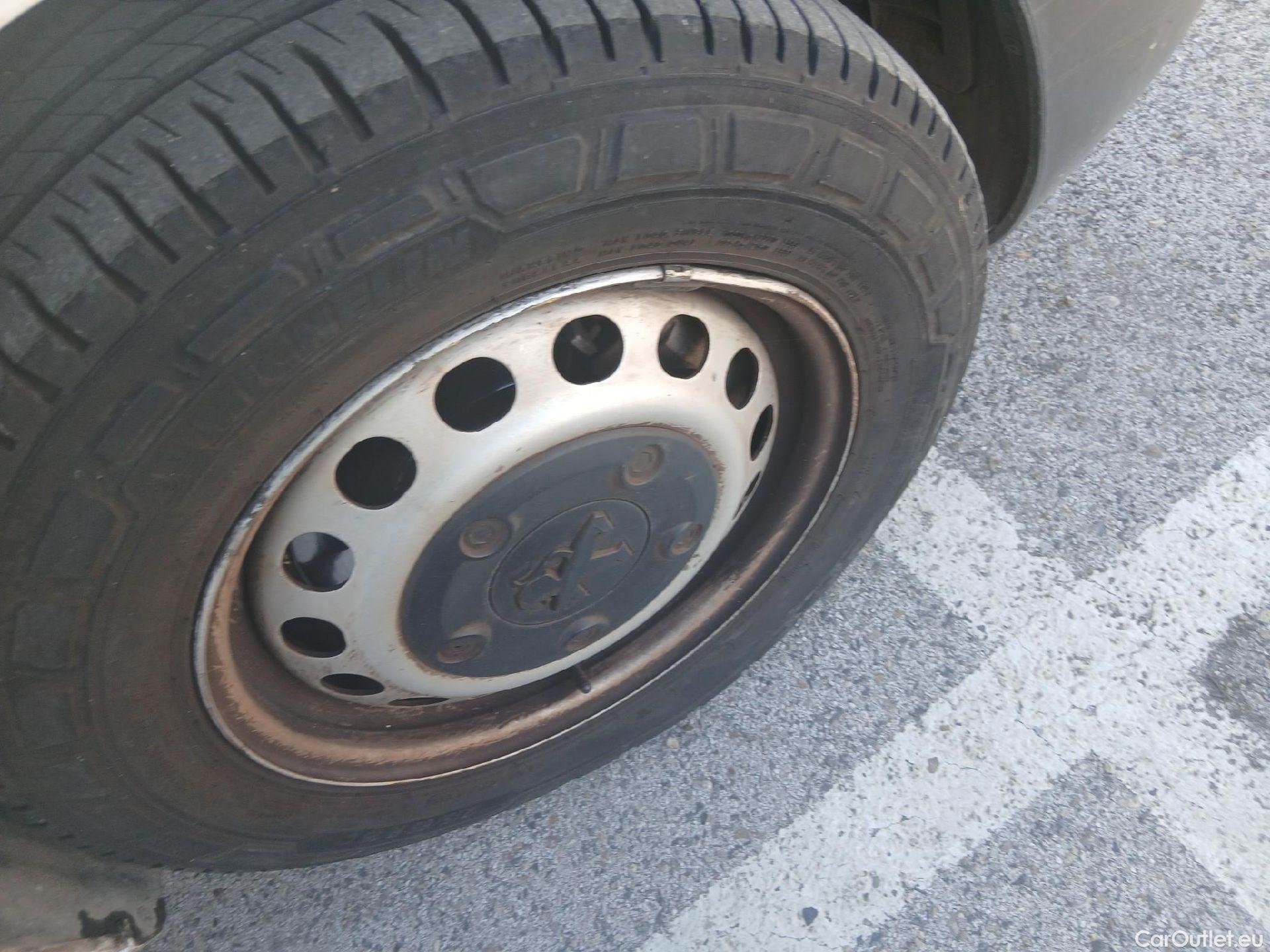  Peugeot  Expert PEUGEOT  / 2016 / 4P / furgón Furgón Pro 2.0 BlueHDi 120 S&S Standard (CX) #49