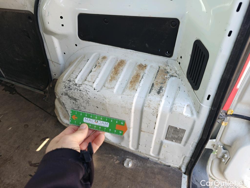  Peugeot  Bipper PEUGEOT  VU 4p 1G furgón derivado de 1.3 HDi 80cv #31