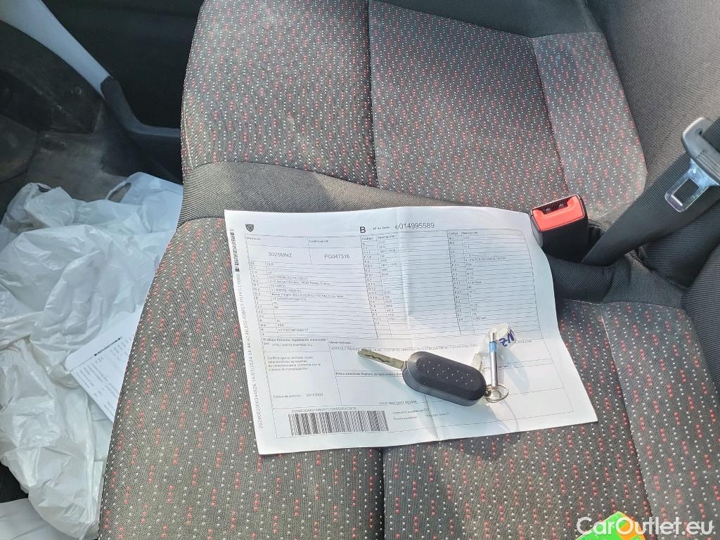  Peugeot  Boxer PEUGEOT  / 2014 / 4P / furgón 333 L2 H2 BHDI 88kW (120CV) S&S 6 V. M #29