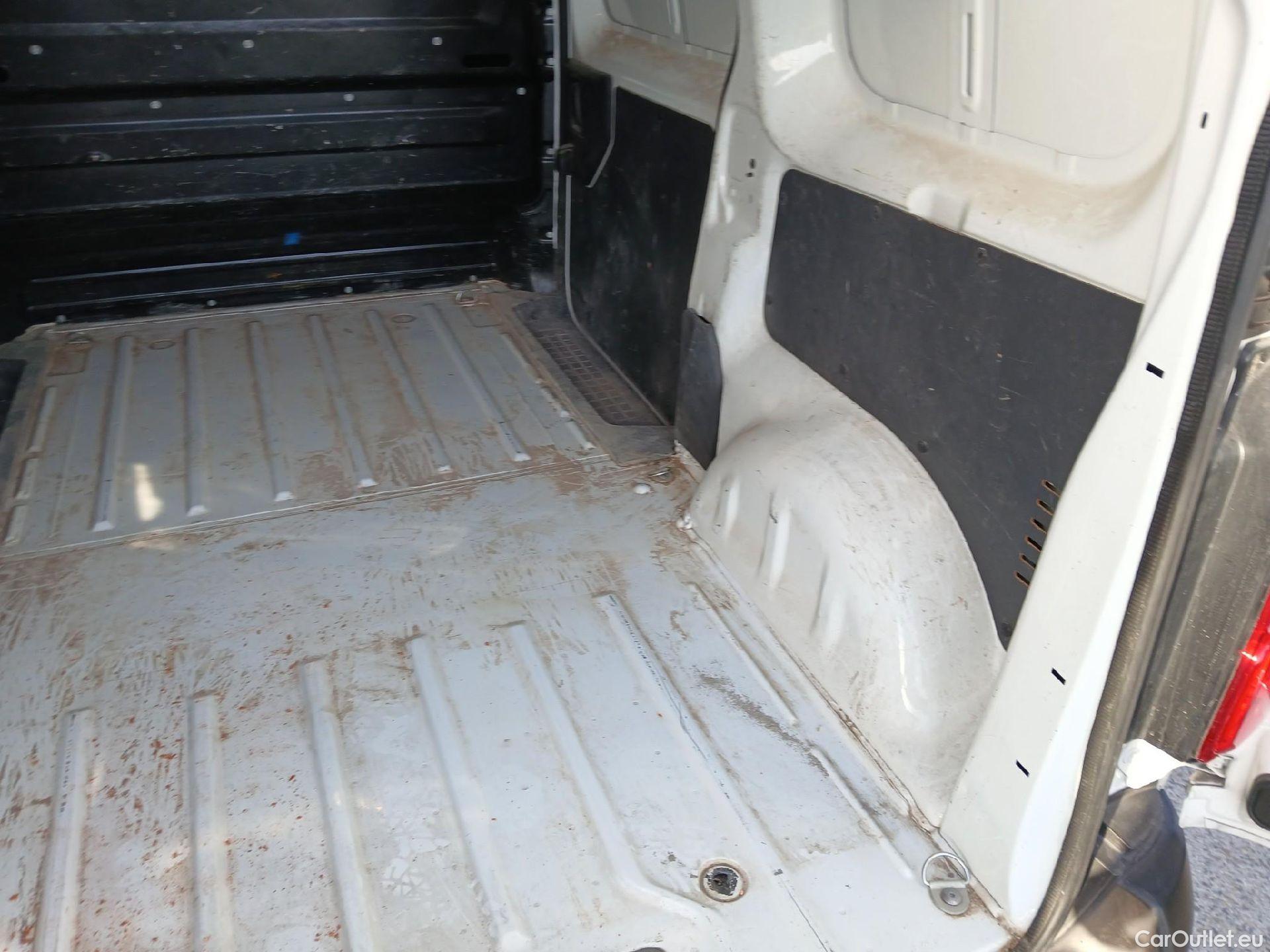  Opel  Vivaro OPEL  / 2019 / 4P / furgón  1.5 Diésel 74kW(100CV)M Std Exp #5