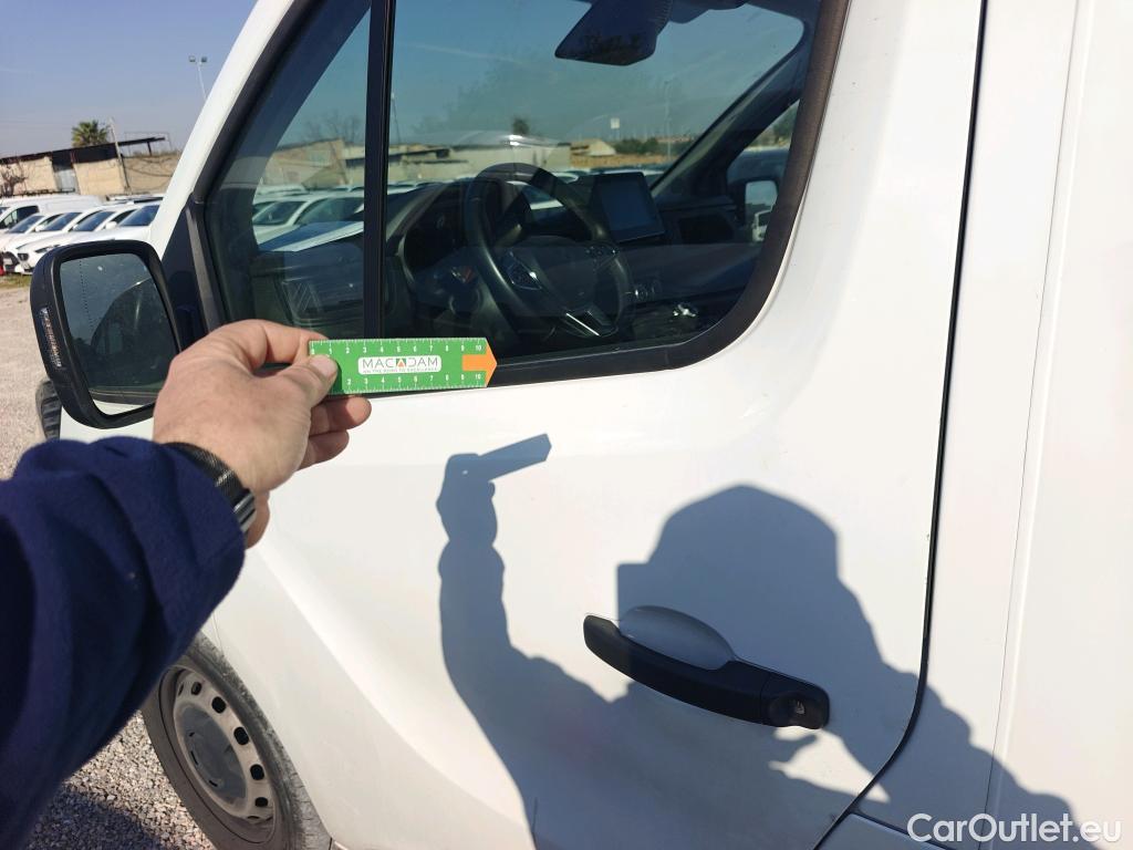  Renault  Trafic RENAULT  / 2021 / 4P / furgón Furgón L1H1 Blue dCi 96 Kw (130 CV) (AC2) #27