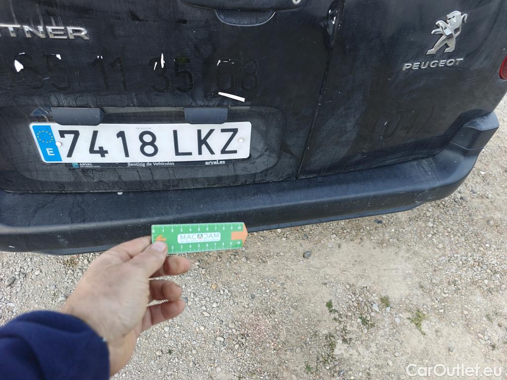  Peugeot  Partner PEUGEOT  / 2018 / 3P / furgón derivado de turismo Pro Standard 600kg BlueHDi 73kW (AC) #49