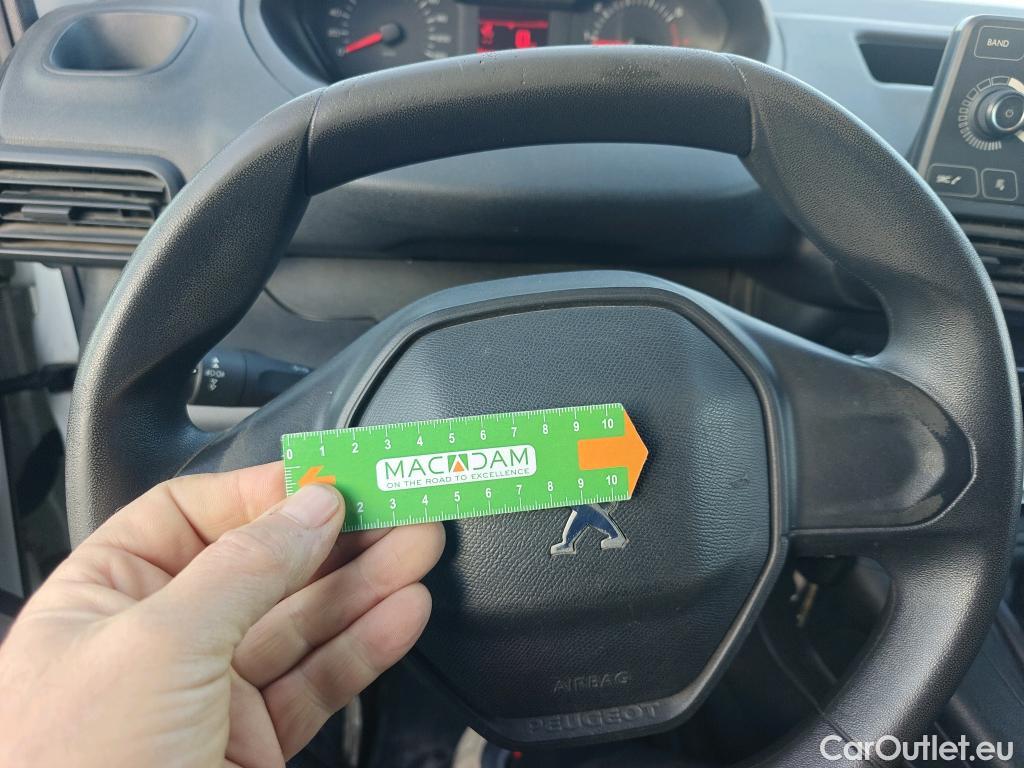  Peugeot  Partner PEUGEOT  / 2018 / 3P / furgón derivado de turismo Pro Standard 600kg BlueHDi 73kW (AC) #52