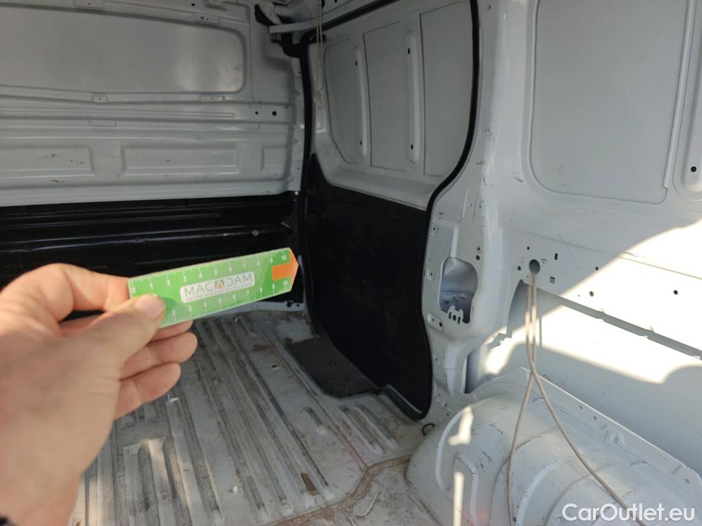  Renault  Trafic RENAULT  / 2021 / 4P / furgón Furgón L1H1 Blue dCi 96 Kw (130 CV) (AC2) #36