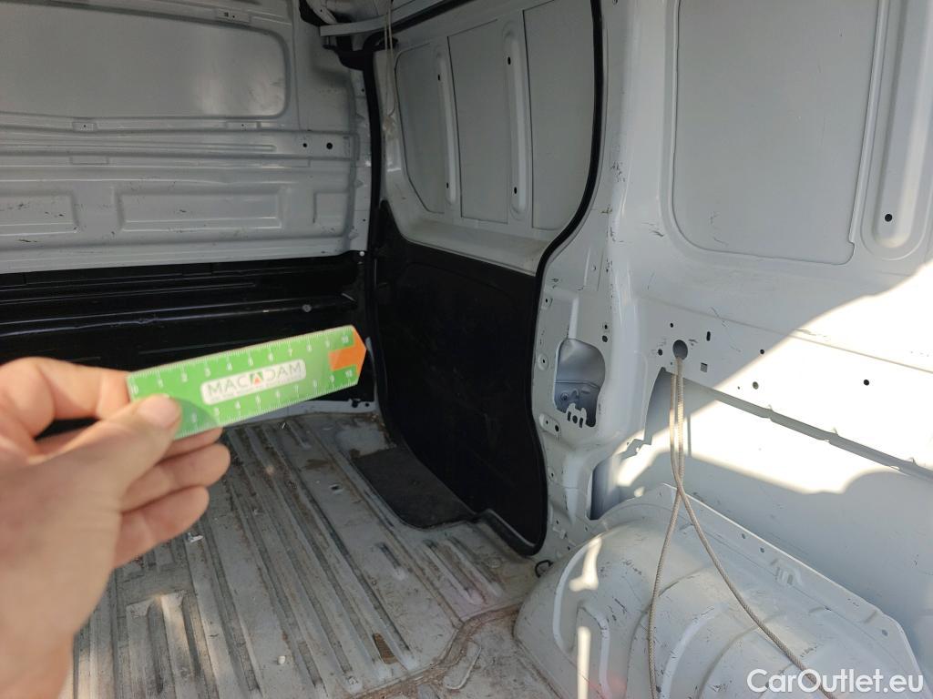  Renault  Trafic RENAULT  / 2021 / 4P / furgón Furgón L1H1 Blue dCi 96 Kw (130 CV) (AC2) #35