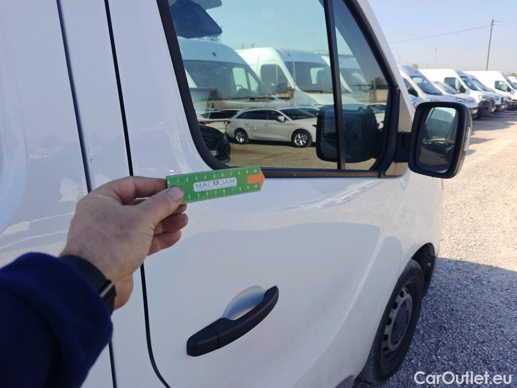  Renault  Trafic RENAULT  / 2021 / 4P / furgón Furgón L1H1 Blue dCi 96 Kw (130 CV) (AC2) #46