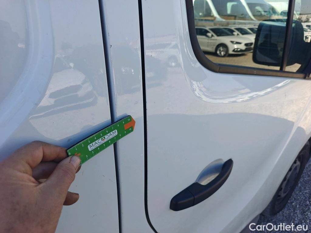  Renault  Trafic RENAULT  / 2021 / 4P / furgón Furgón L1H1 Blue dCi 96 Kw (130 CV) (AC2) #47