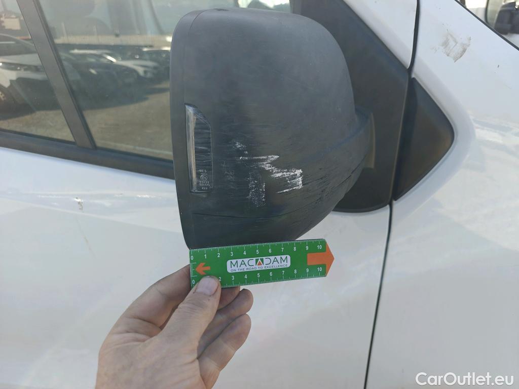  Renault  Trafic RENAULT  / 2021 / 4P / furgón Furgón L1H1 Blue dCi 96 Kw (130 CV) (AC2) #48