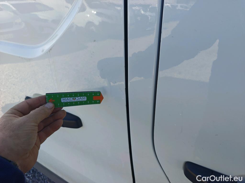  Renault  Trafic RENAULT  / 2021 / 4P / furgón Furgón L1H1 Blue dCi 96 Kw (130 CV) (AC2) #45