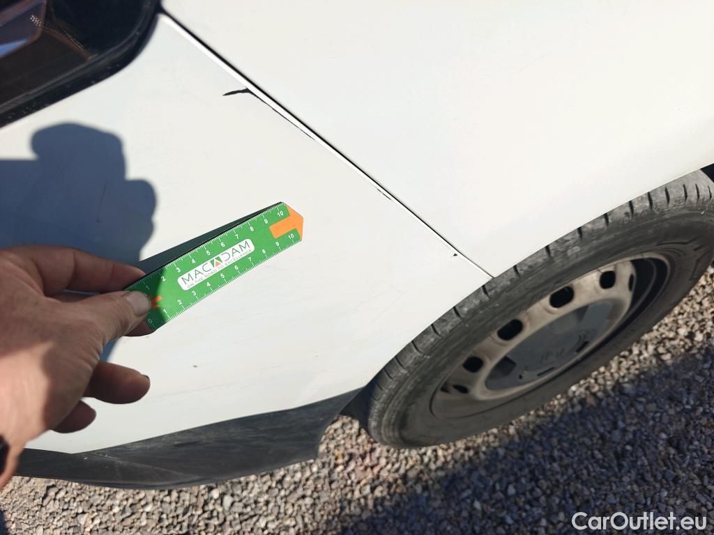  Renault  Trafic RENAULT  / 2021 / 4P / furgón Furgón L1H1 Blue dCi 96 Kw (130 CV) (AC2) #34