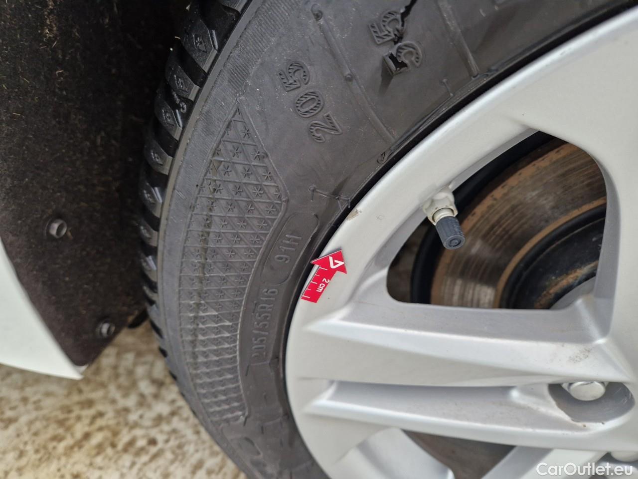  Toyota  Corolla 1.8 Hybrid Dynamic HSD TS E-CVT #14