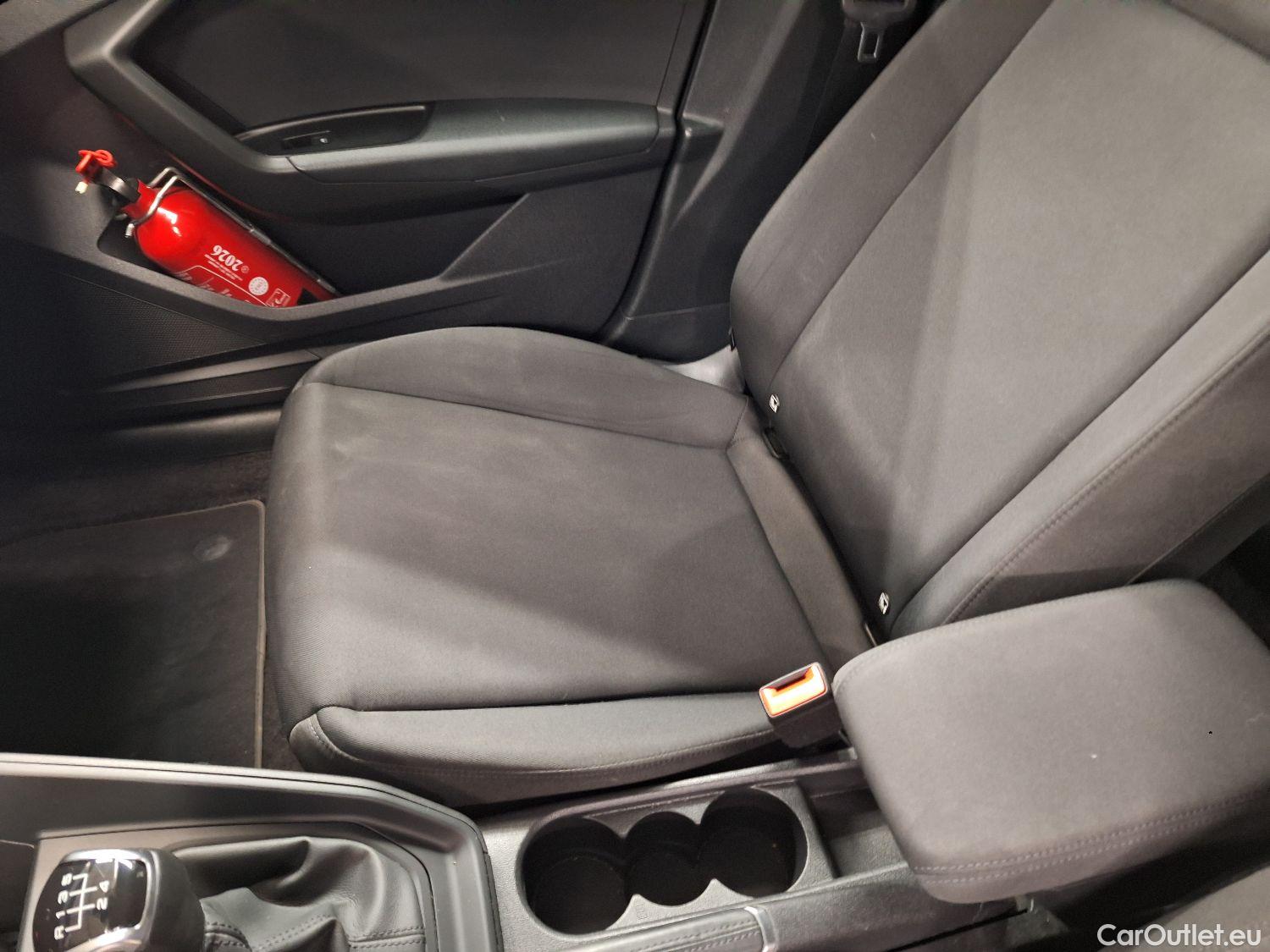  Audi  A1 Sportback Audi, A1 SB '18, Audi  1.0 25 TFSI 70kW S Line 5d #48