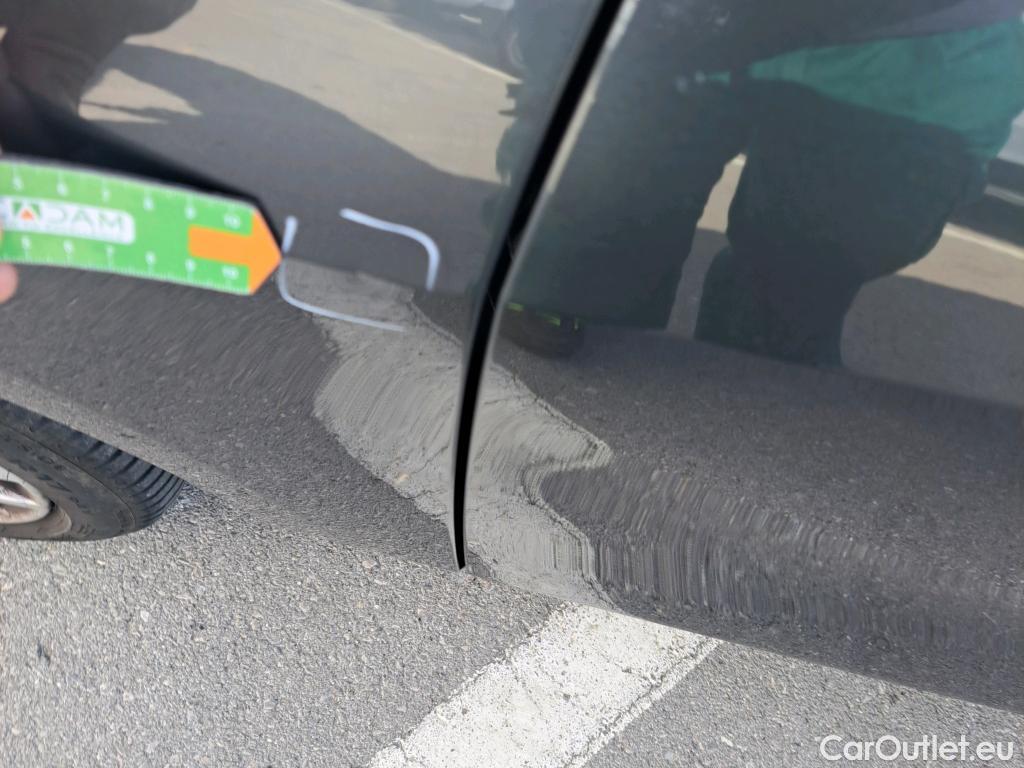  Bmw  Serie 1 BMW  / 2019 / 5P / berlina con portón 118i #2