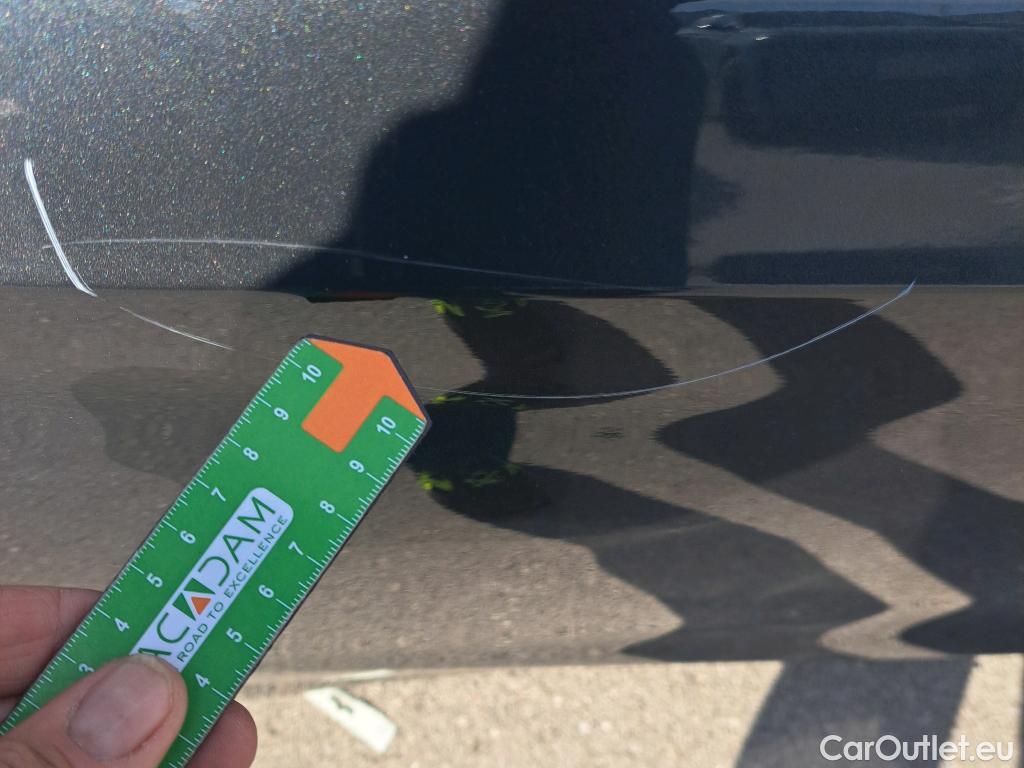  Bmw  Serie 1 BMW  / 2019 / 5P / berlina con portón 118i #8