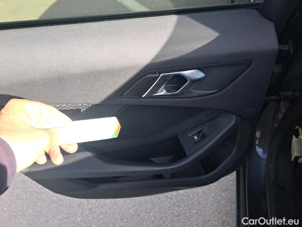  Bmw  Serie 1 BMW  / 2019 / 5P / berlina con portón 118i #18