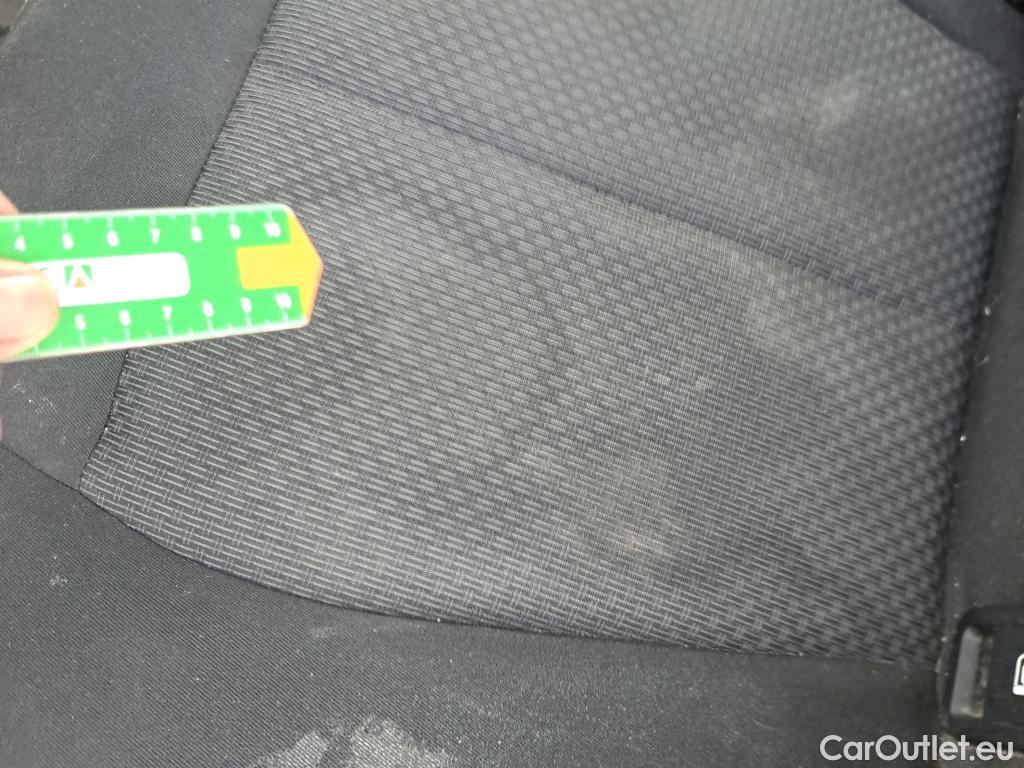  Bmw  Serie 1 BMW  / 2019 / 5P / berlina con portón 118i #11