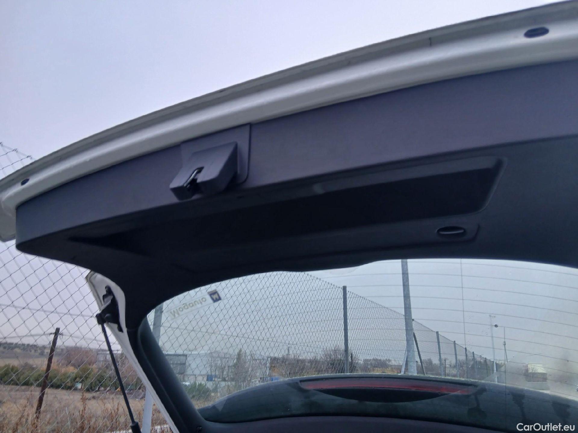  Audi  Q2 AUDI  / 2016 / 5P / todoterreno Design 30 TFSI 85kW (116CV) #28