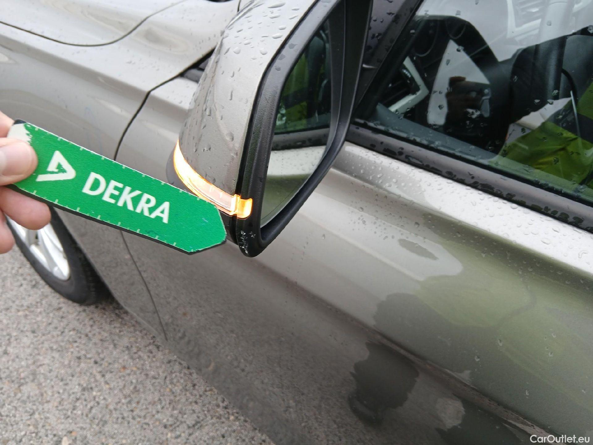  Bmw  Serie 3 BMW  / 2015 / 5P / familiar 318d Touring #21