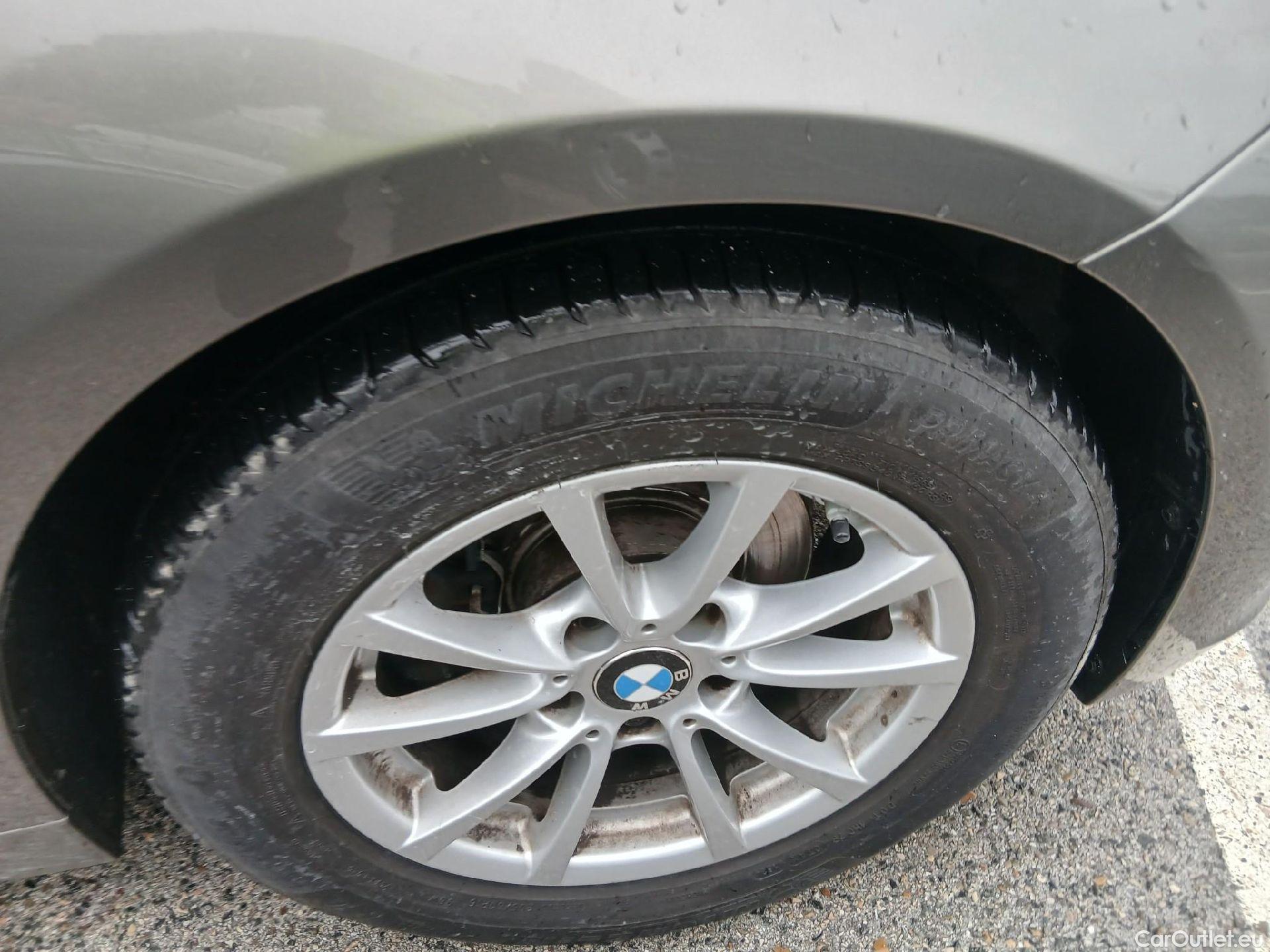  Bmw  Serie 3 BMW  / 2015 / 5P / familiar 318d Touring #7