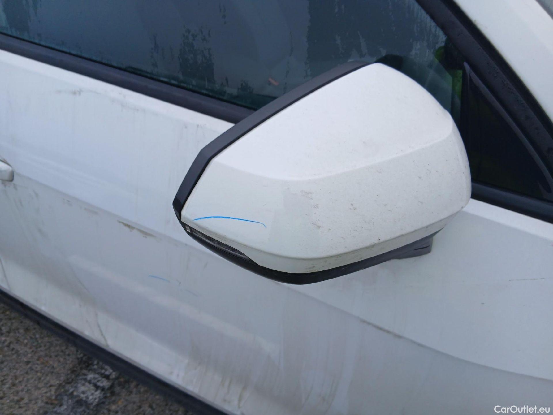  Audi  Q2 AUDI  / 2016 / 5P / todoterreno Design 30 TFSI 85kW (116CV) #33