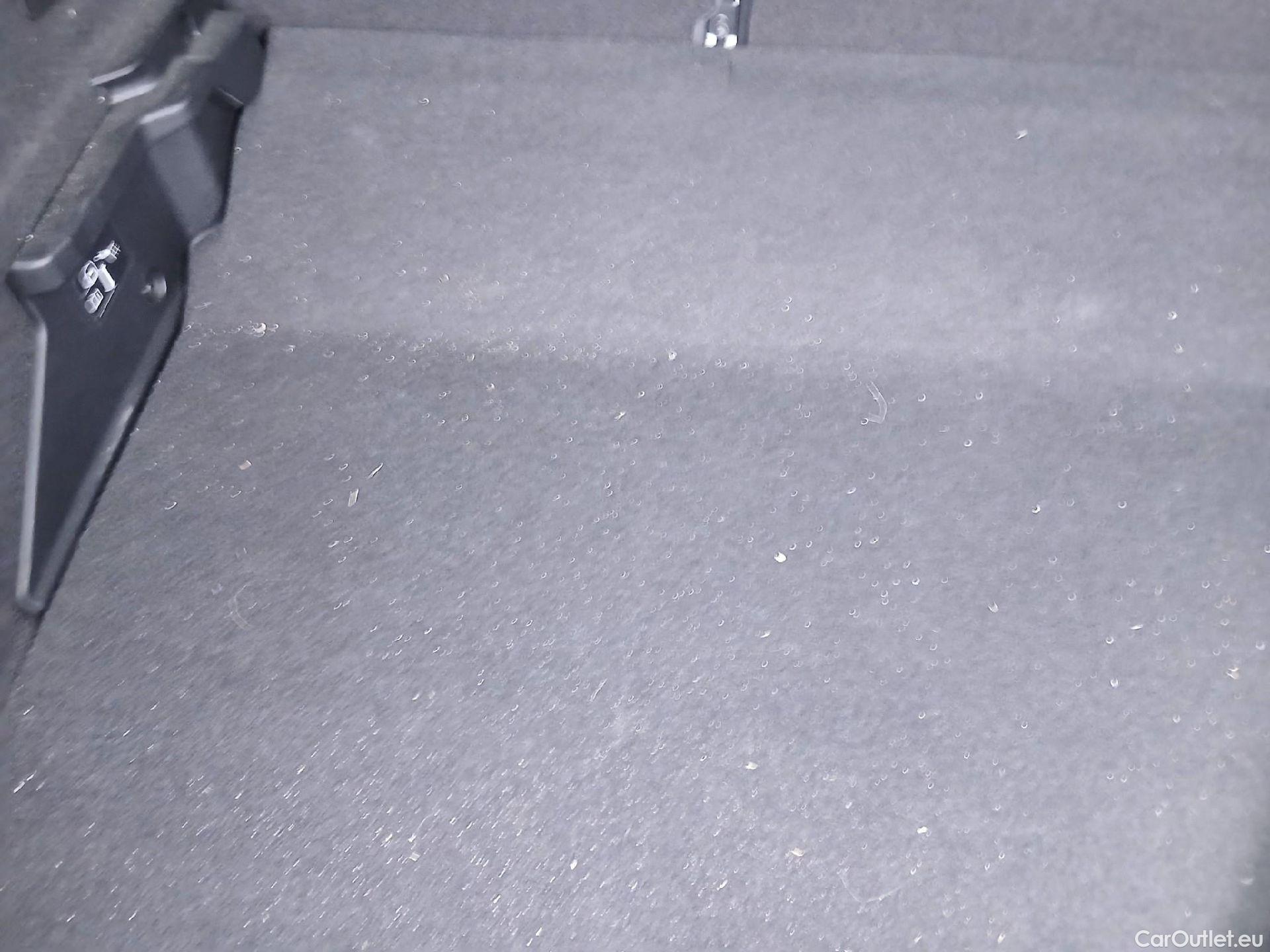  Audi  Q2 AUDI  / 2016 / 5P / todoterreno Design 30 TFSI 85kW (116CV) #26