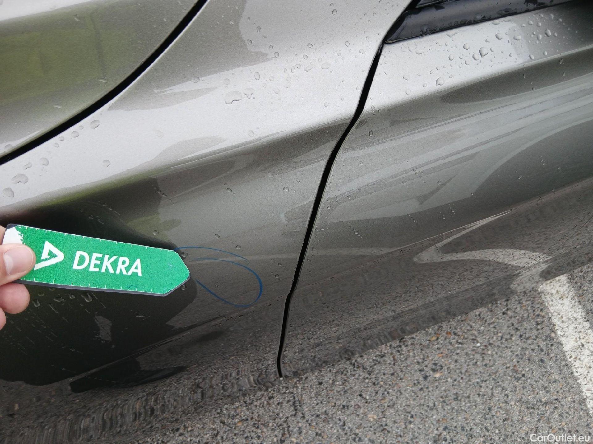  Bmw  Serie 3 BMW  / 2015 / 5P / familiar 318d Touring #16