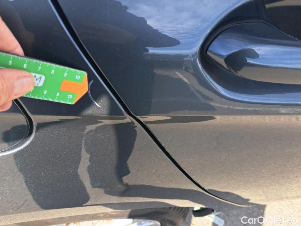  Bmw  Serie 1 BMW  / 2019 / 5P / berlina con portón 118i #27