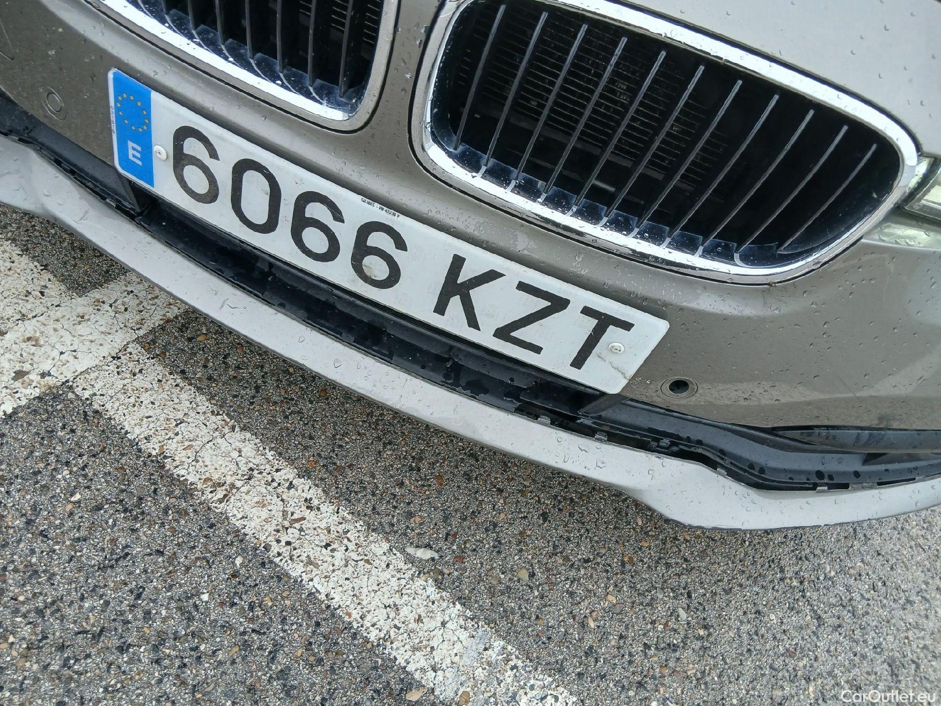  Bmw  Serie 3 BMW  / 2015 / 5P / familiar 318d Touring #15