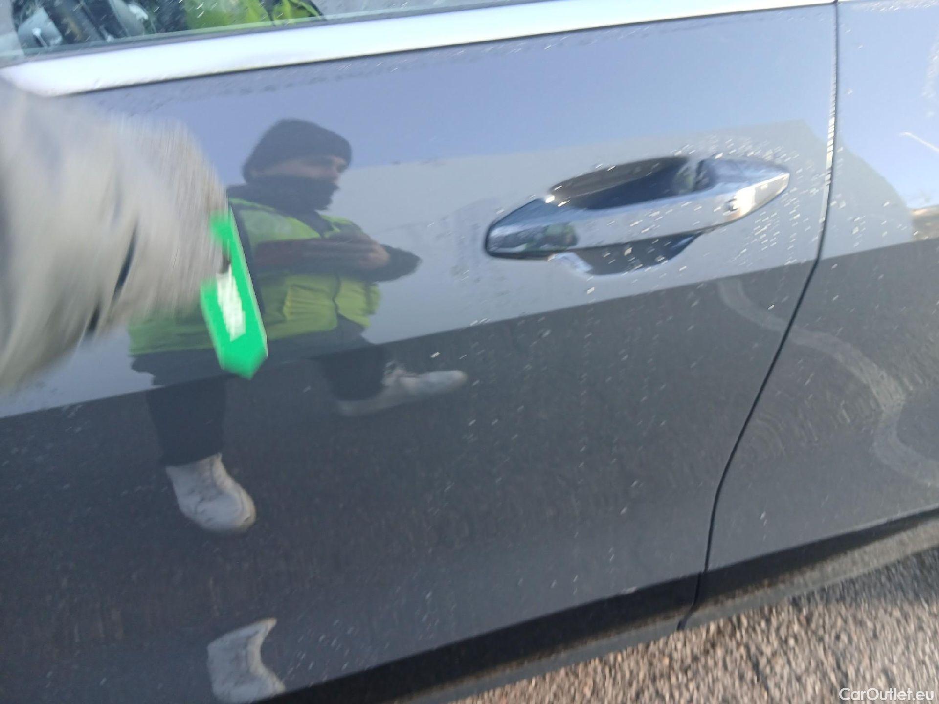  KIA  Sportage KIA  / 2022 / 5P / todoterreno 1.6 T-GDi HEV 171kW (230CV) GT-line 4X2 #10