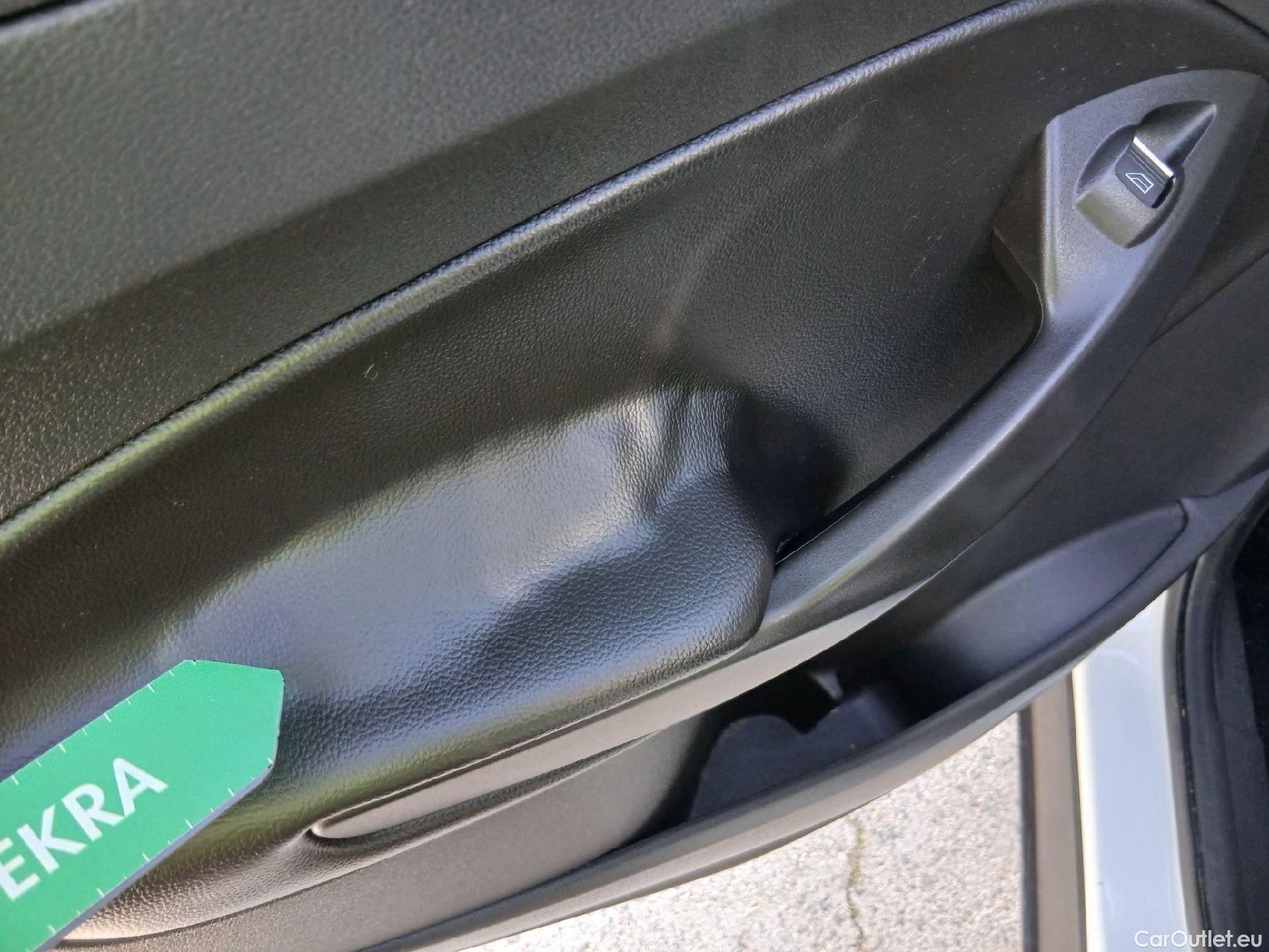  Ford  Kuga FORD  / 2016 / 5P / todoterreno 1.5 EcoBoost 88kW 4x2 Trend+ (CX) #3