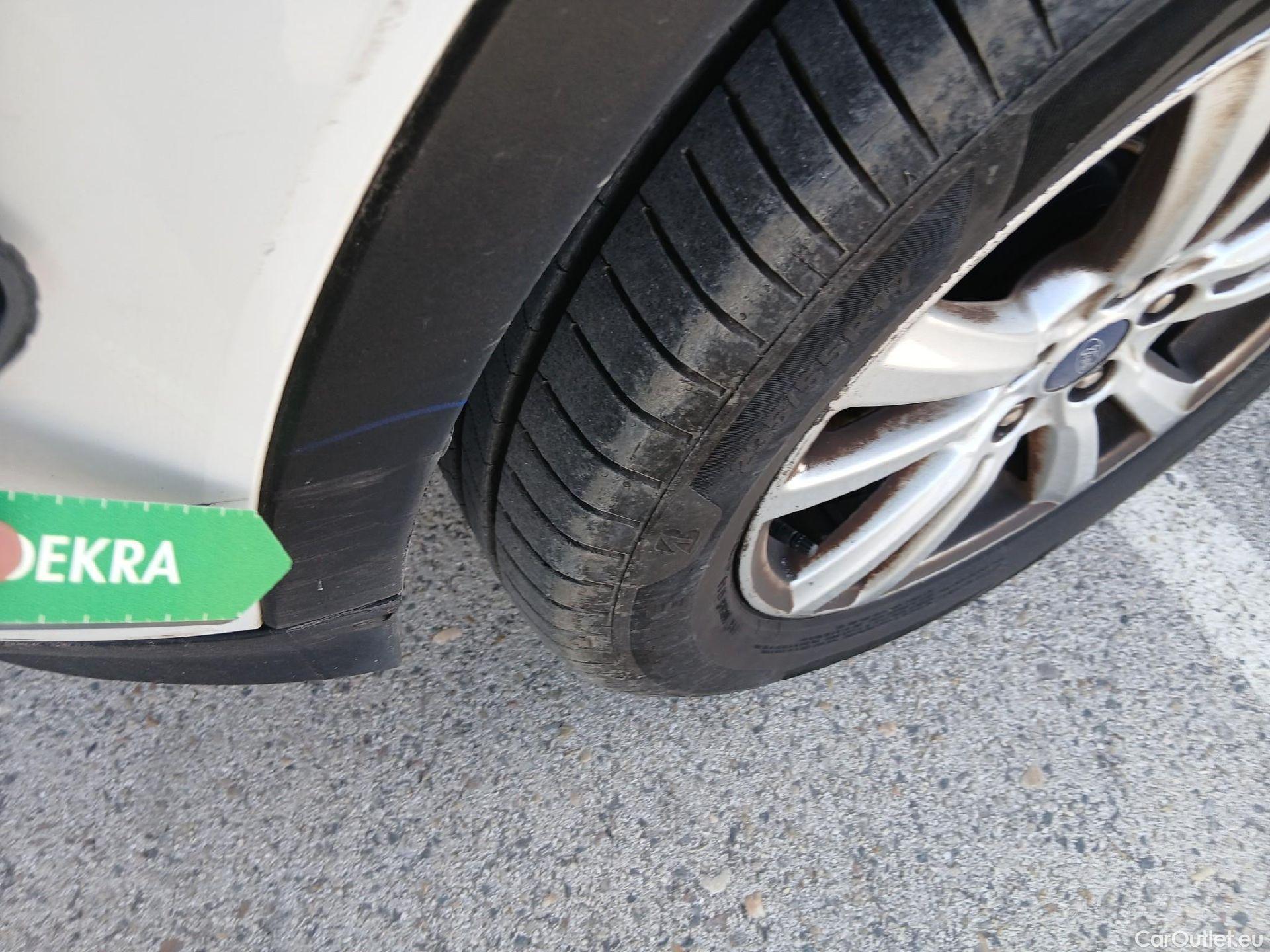  Ford  Kuga FORD  / 2016 / 5P / todoterreno 1.5 EcoBoost 88kW 4x2 Trend+ (CX) #14