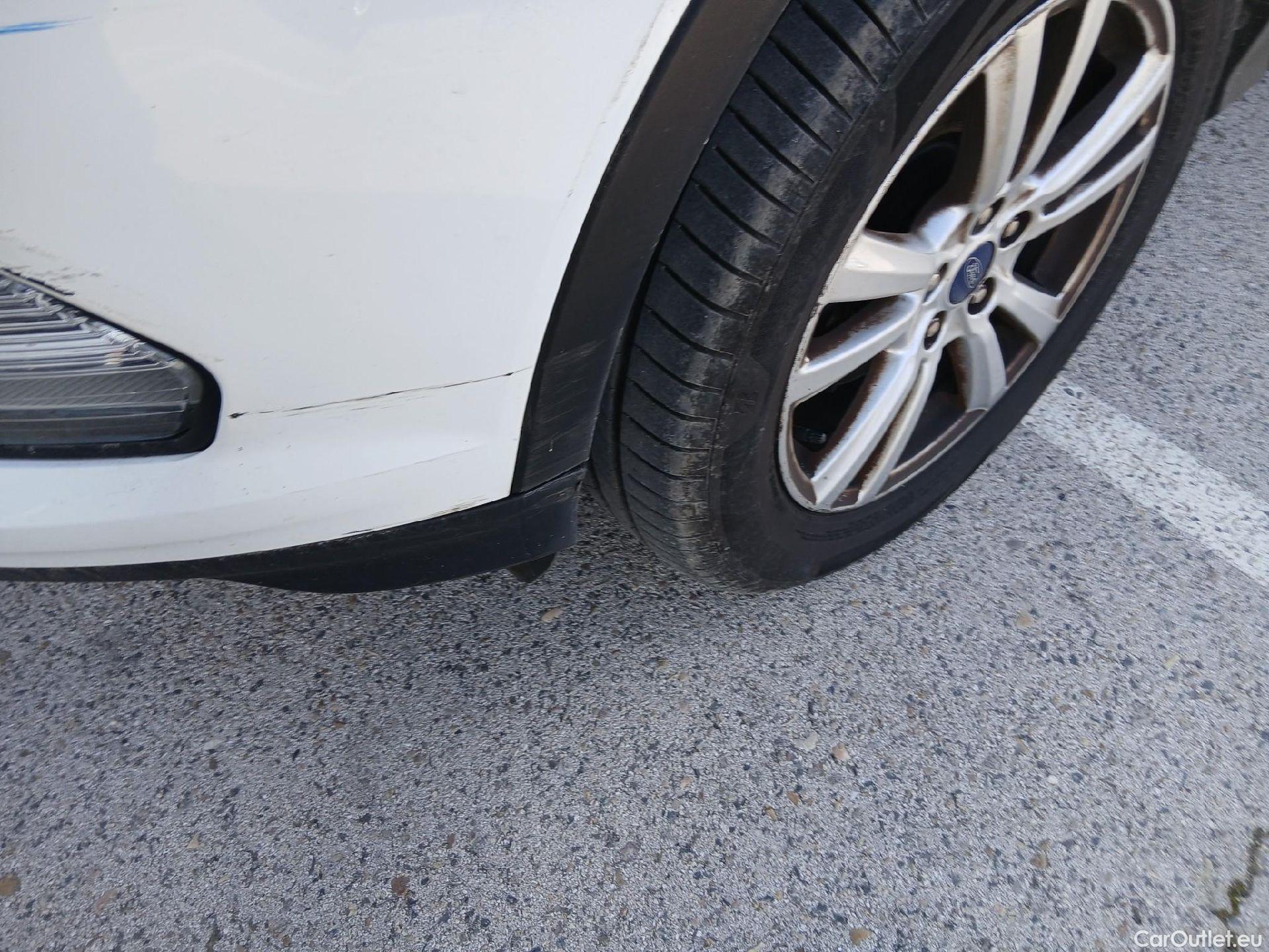  Ford  Kuga FORD  / 2016 / 5P / todoterreno 1.5 EcoBoost 88kW 4x2 Trend+ (CX) #13