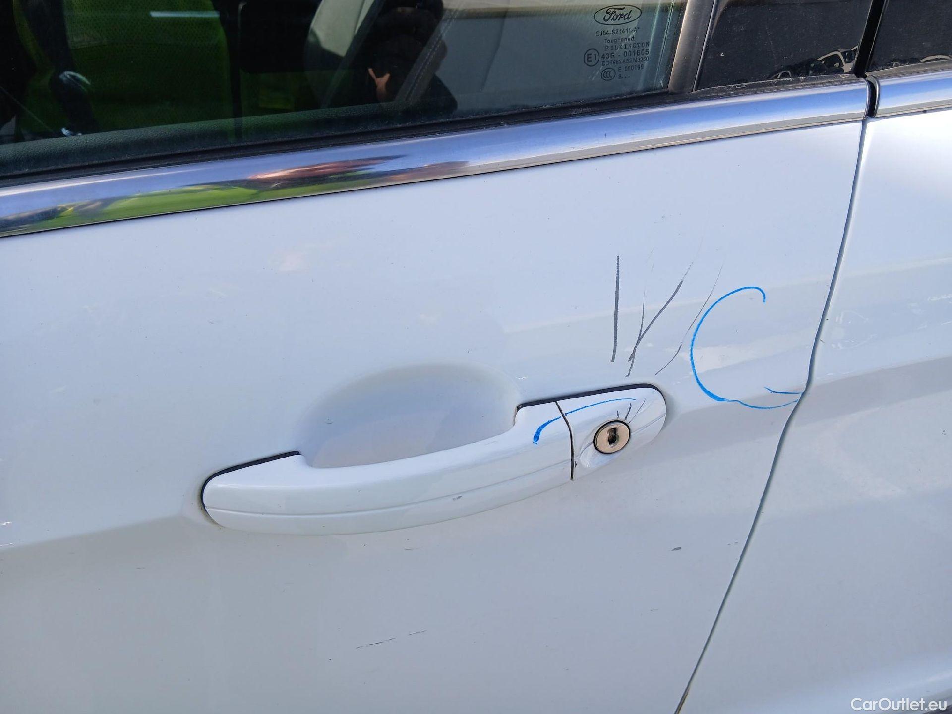  Ford  Kuga FORD  / 2016 / 5P / todoterreno 1.5 EcoBoost 88kW 4x2 Trend+ (CX) #18